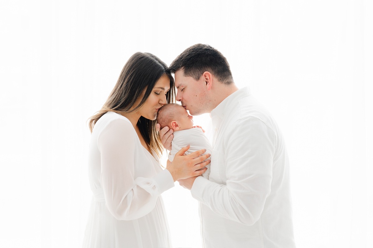 When to Schedule Newborn Photos: A Guide for New Parents