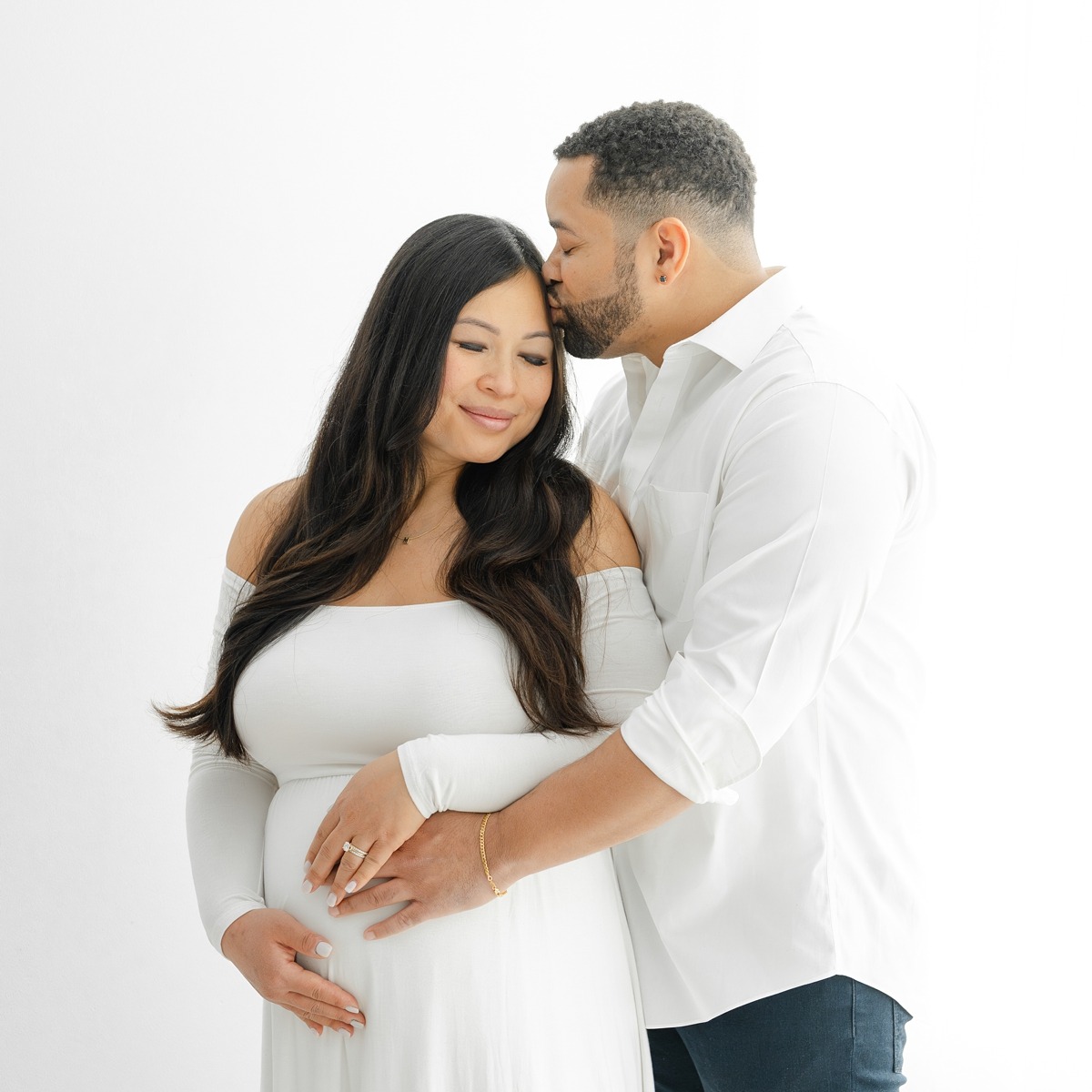 Why Studio Sessions are the Perfect Choice for Your Maternity Photos