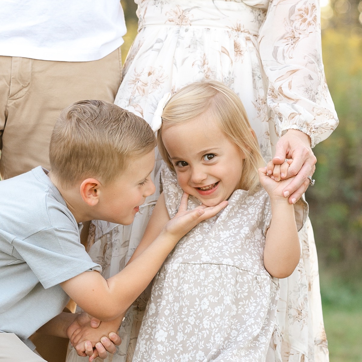 A September Family Session in Ohio: What This Beautiful “Almost Fall” Season Really Looks Like